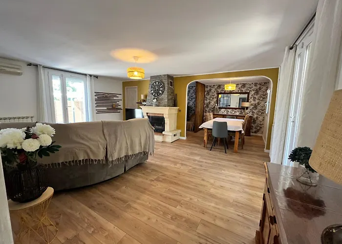Belle Midi: Climatisée Avec Piscine Privée Et Wi-fi Villa